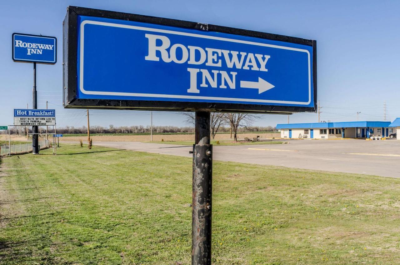Rodeway Inn Concordia Exterior photo
